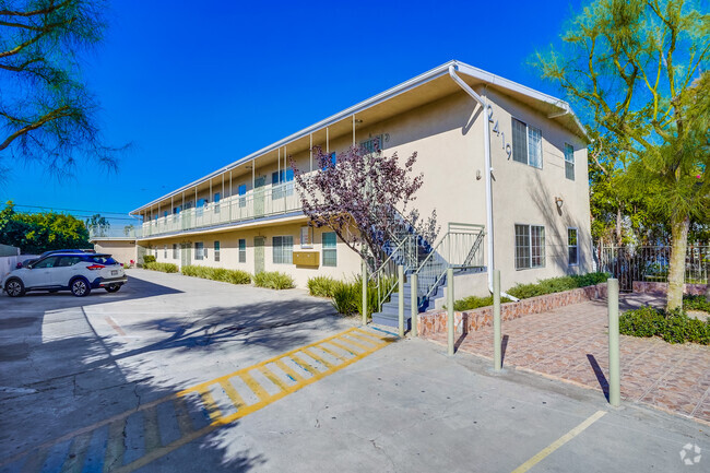 Building Photo - 2425-2431 S. Ridgeley Dr Rental