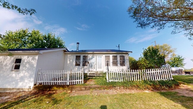 Photo - Country living in South Central! 3 bed/3 baths and large garage