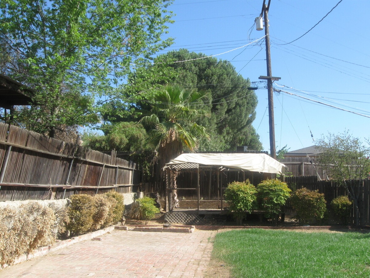 Cute & Cozy 2 Bedroom, 1 Bath House - Cute & Cozy 2 Bedroom, 1 Bath House