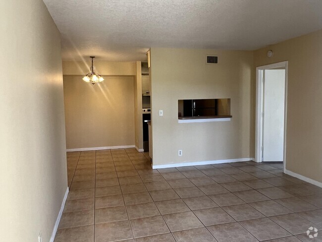 Building Photo - 6392 Chasewood Dr Unit B Rental