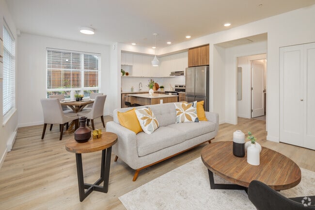 2BR, 2BA - 865SF - The McCallum