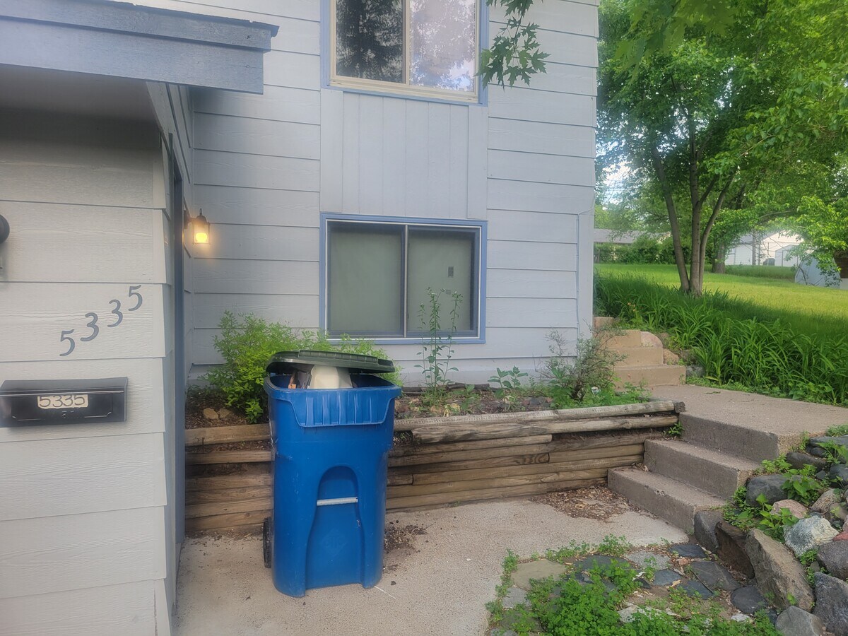 Photo - 5335 6th St NE