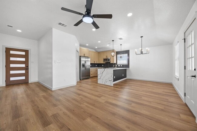 Photo - 2303 Thomas St