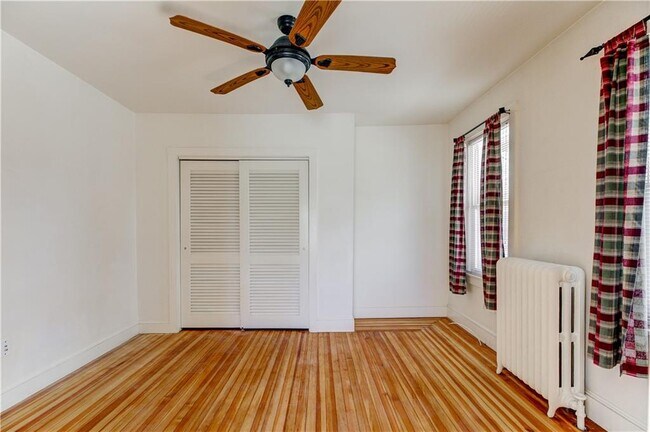 Photo - 577 Spring St