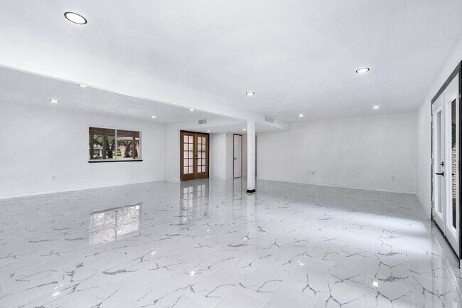 Photo - 1616 Redway Ln