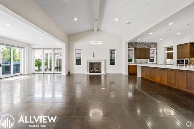 Building Photo - Luxurious and Rare 5 Bed 5.5 Bath Located ... Rental