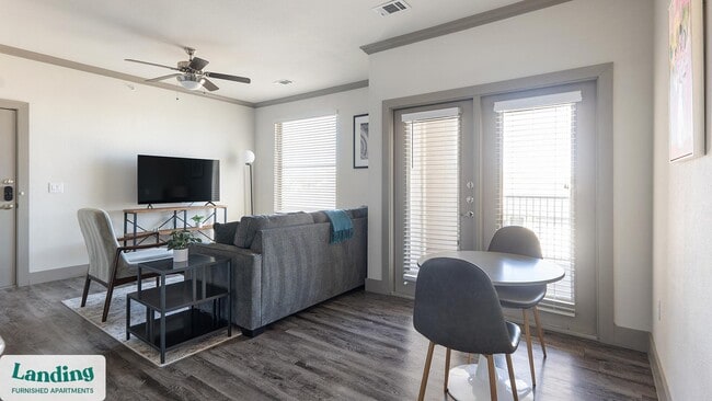 Photo - 12500 Shadowglen Trce Unidad 8307