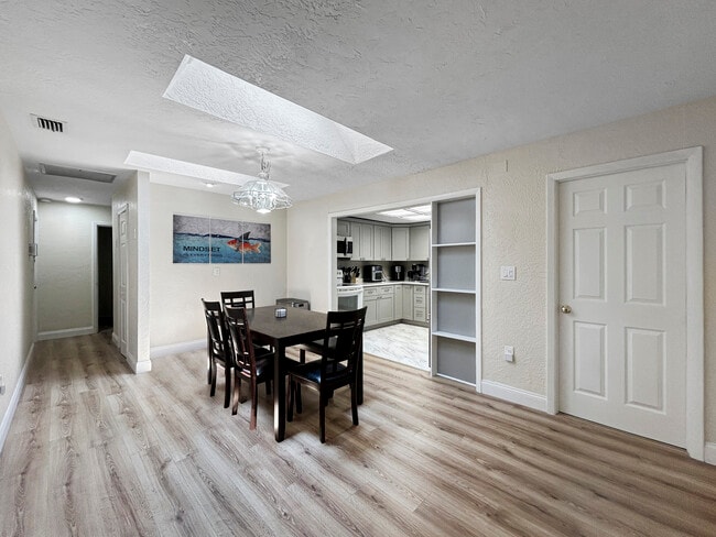 Photo - 3811 39th Ave N