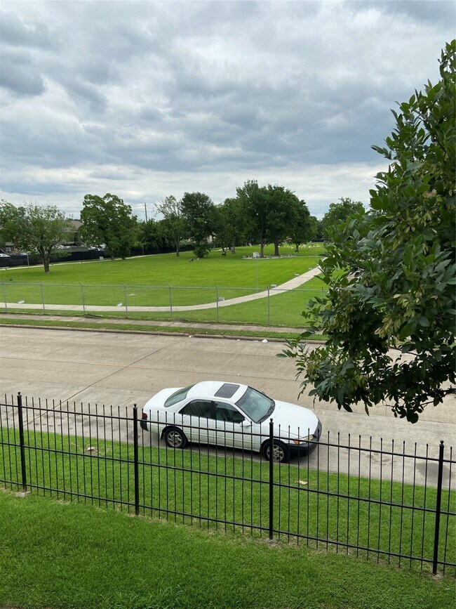 Building Photo - 12500 Sandpiper Dr Unit 4