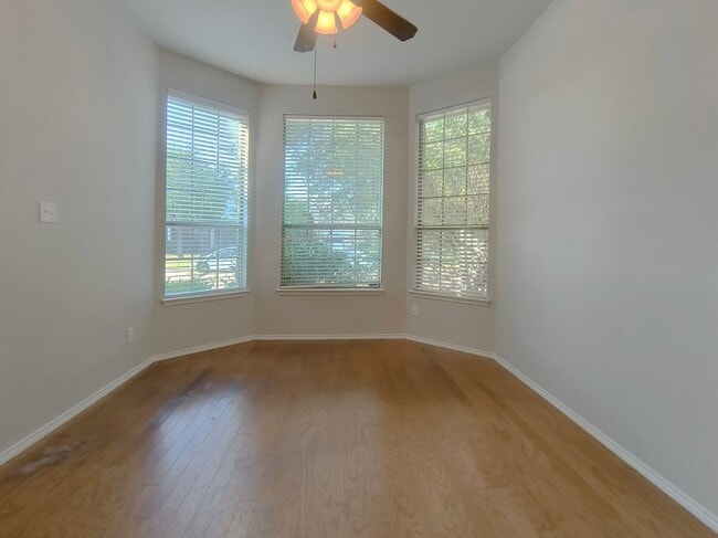 Photo - 824 Lake Grove Dr