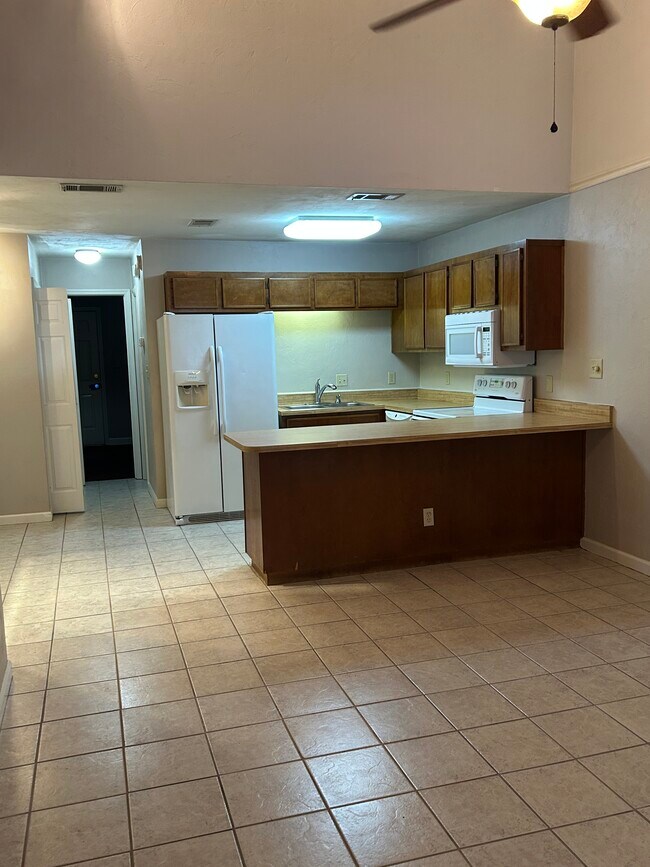 1135 Ocala Rd