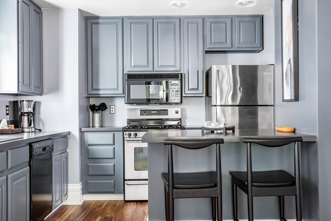 Building Photo - 1629 13th Ave Unit A