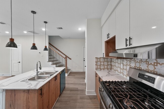 Building Photo - 855 S Victory Dr Rental