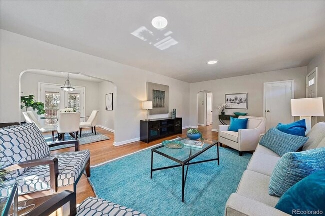 Building Photo - Charming Montclair Home