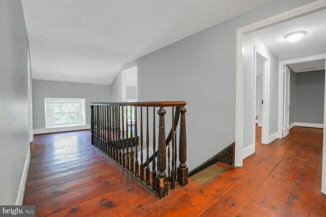 Photo - 839 Morris Rd