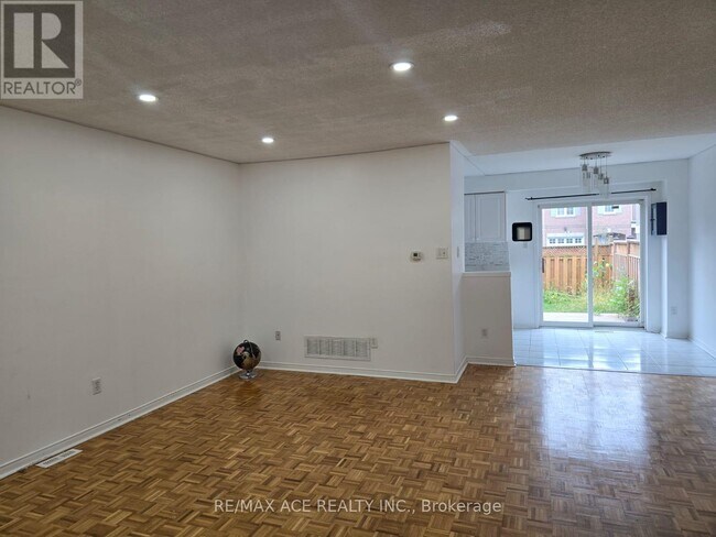 Photo - 104 Sunfield Rd