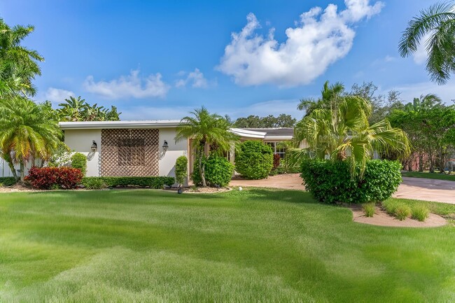 Photo - 98 SW 8th Ave