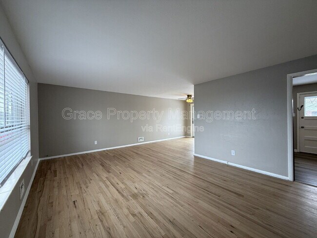 Photo - 3055 Carson St