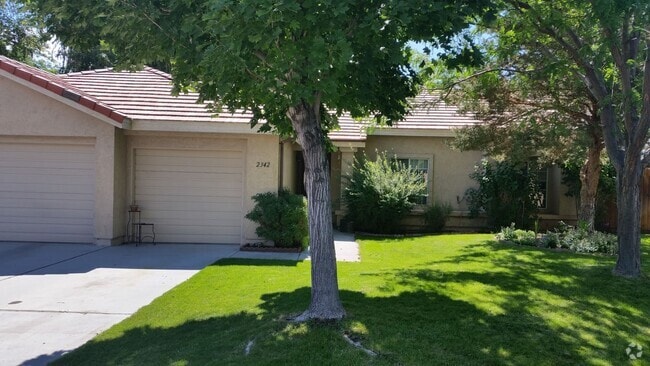 Building Photo - Meadowcreek - 4 bedroom 2 bathroom house i...