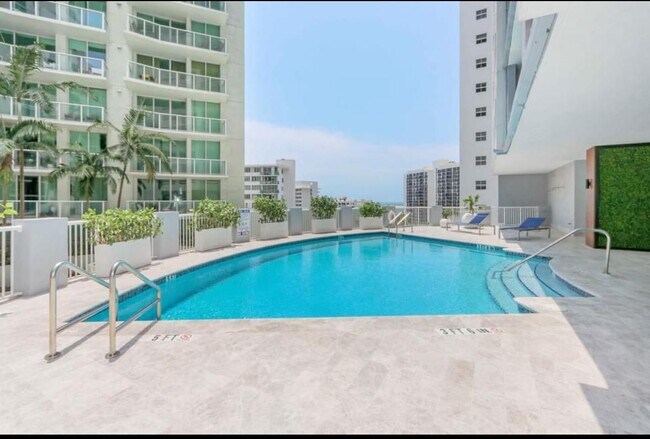 Photo - 170 SE 14th St Unidad 1802 Rental