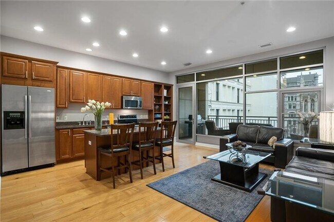 Photo - 301 Fifth Ave