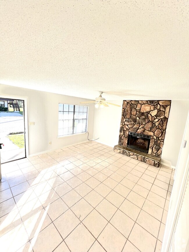 Building Photo - 700 Tumbleweed Trl Unit 731B Rental