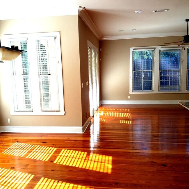 Photo - 3 Bedroom 3.5 Bath Luxury Townhouse