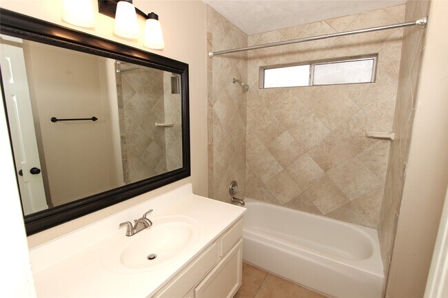 Photo - 2731 Colony Dr