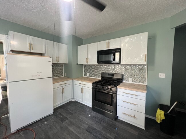 Building Photo - 64 Fairview St Unit 1