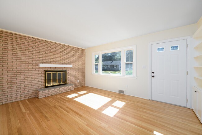 Photo - 361 Meadowbrook Ave