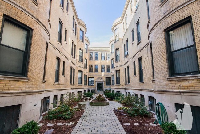 Photo - 1220 N Dearborn St Condo Unit 1220-01