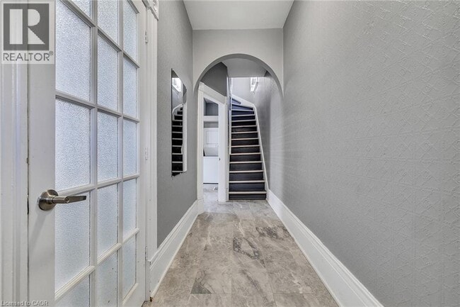 Photo - 174 William St