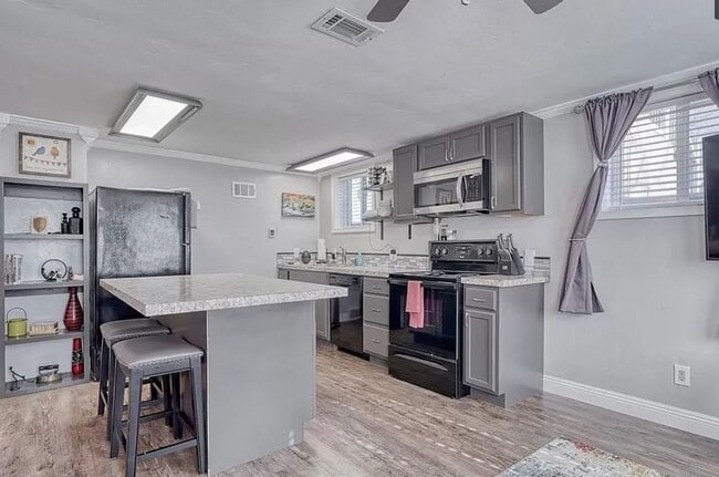 Photo - S243MI Unidad #2 Downstairs