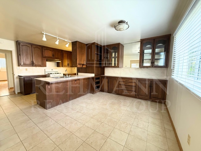 Photo - 4235 Kendall St