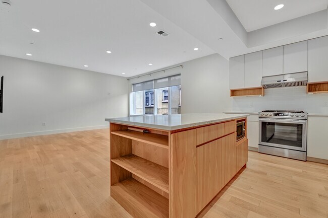 Photo - 3541 11th St NW Unidad 202