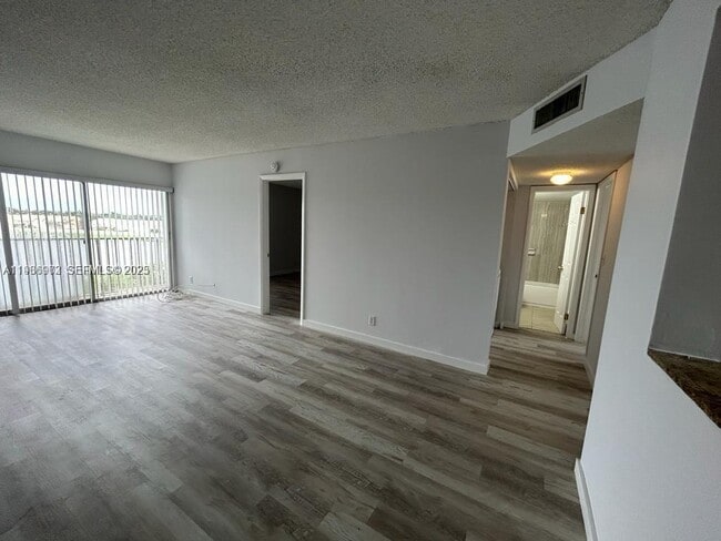 Photo - 8600 N Sherman Cir Unit 406