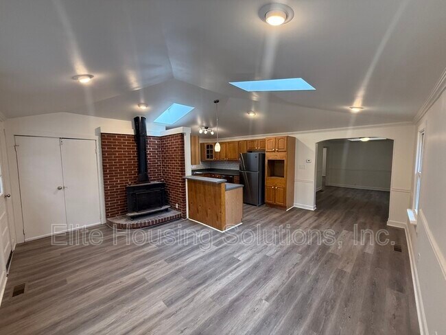 Photo - 1068 Matson Dr