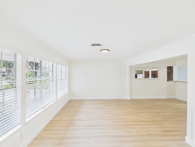 Photo - 9526 Meadowcroft Dr