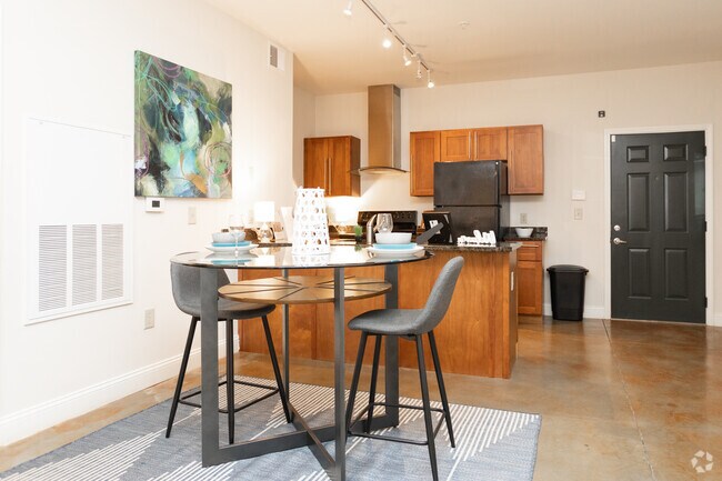 1BR, 1BA - 820SF