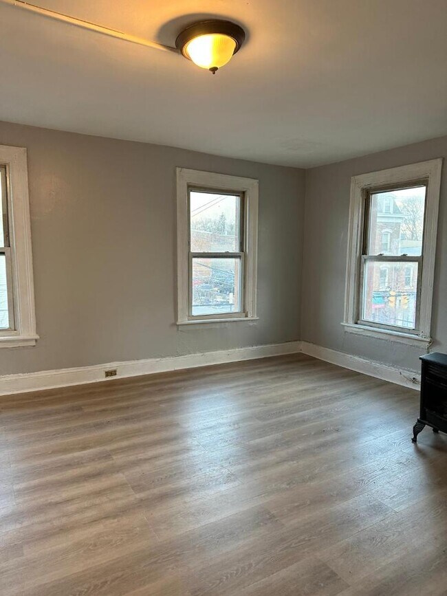 Photo - 273 Washington St