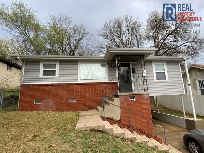 Building Photo - 711 W 54th St