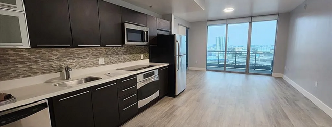 Building Photo - 90 SW 3rd St Unit 2108 Rental