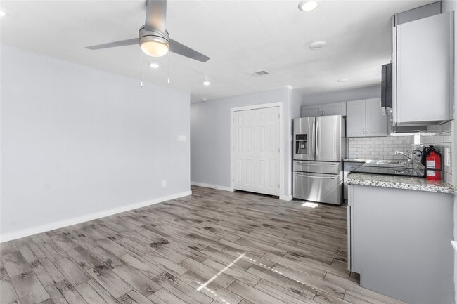 Photo - 6809 Glass St