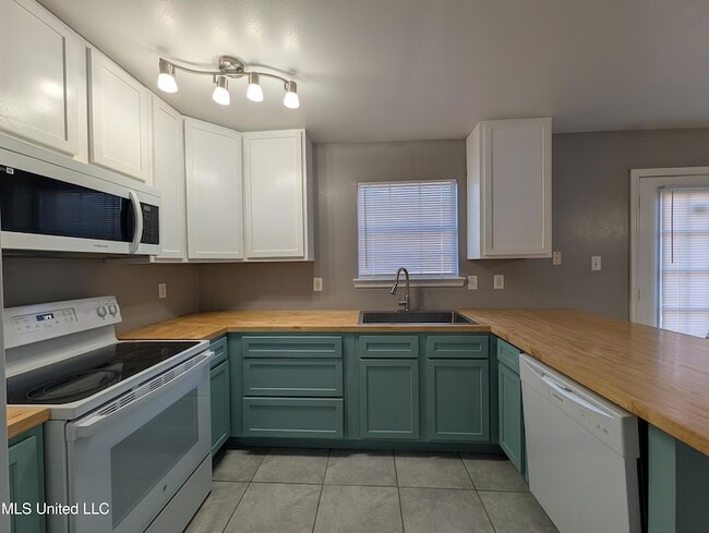 Photo - 2909 57th Ave