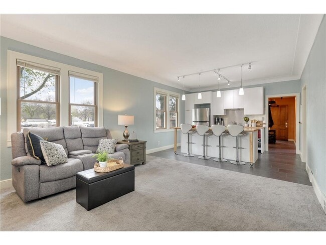 Photo - 144 8th Ave S Unidad Main Floor