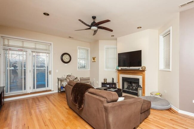 2 bedroom in Chicago IL 60613 - 2 bedroom in Chicago IL 60613 Condo Unit GS