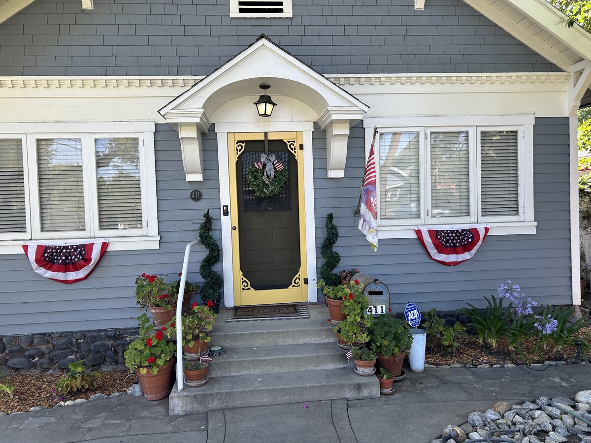 Photo - 411 N 8th Ave House Unit Victorian charmer