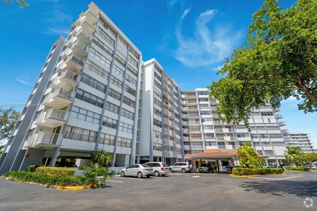 Building Photo - 1300 NE Miami Gardens Dr Unit 621E Rental