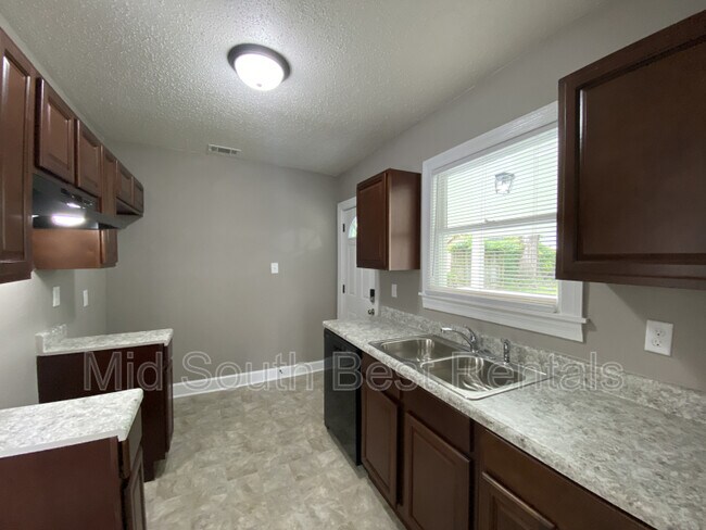 Photo - 3199 Chisca Ave