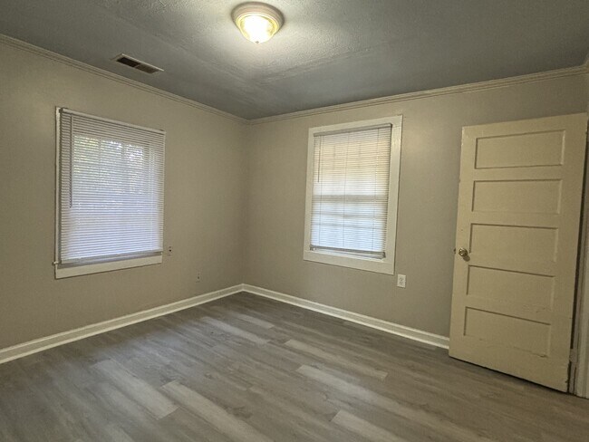 Photo - 1614 Reeves St